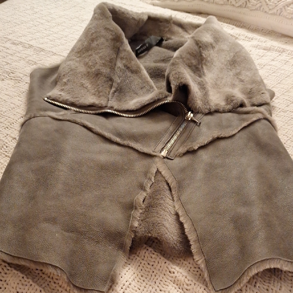 Kenna T Gray Shearling Vest with Real Lamb Fur & leather Zipper Size M - Picture 3 of 13